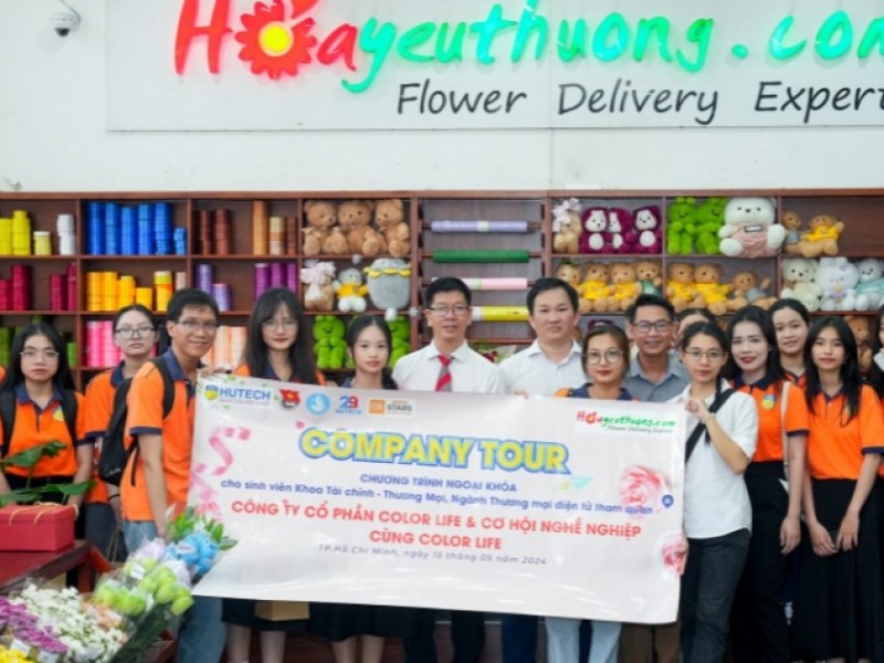 Cùng sinh viên trường đại học Hutech, khoa TM-DT tham quan công ty cổ phần Color Life